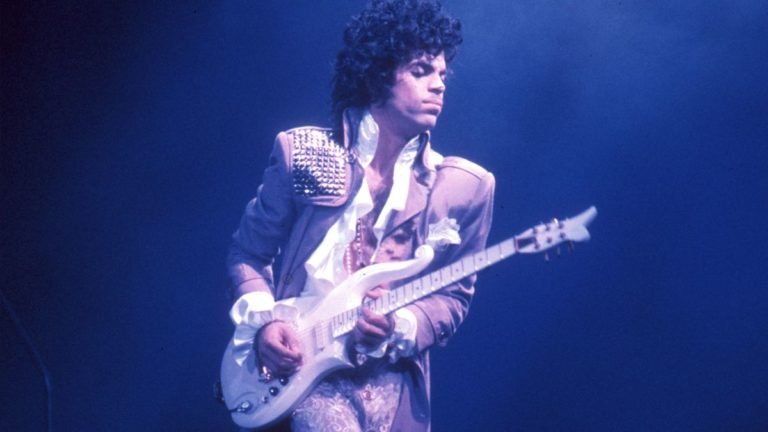Read more about the article Prince is being considered for a congressional gold medal for “changing the arc of music history”