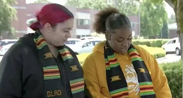 Read more about the article ‘This is One Way We Can Represent Being African-American’: Two Washington State High School Seniors Fought the School District to Wear Personalized Kente Cloth Stoles During Their Graduation and Won