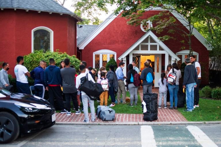 Read more about the article Effort to fly migrants to Martha’s Vineyard echoes a 1960s racist ploy, which involved misleading people to go to Cape Cod