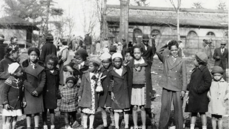Read more about the article Did You Know That The Easter Monday Tradition In America Started Because Of Segregation?