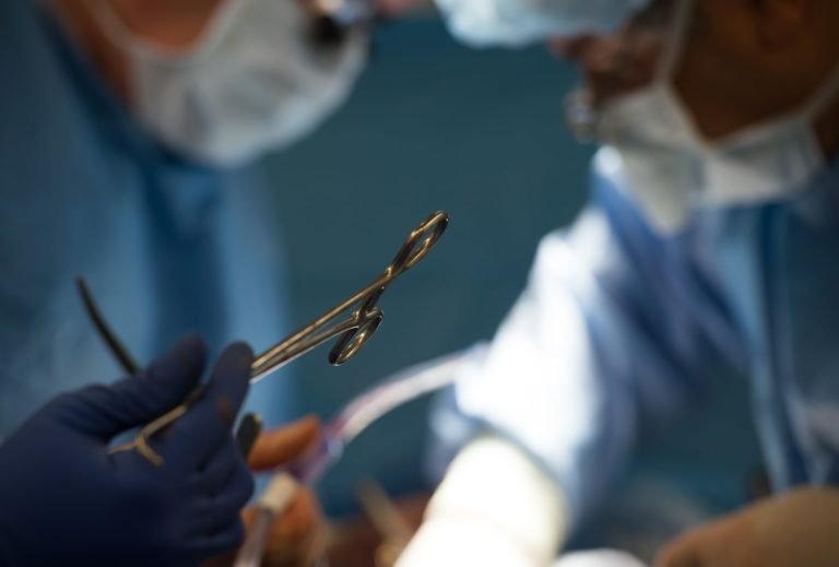 Read more about the article Black man awaiting kidney transplant alleges racial bias