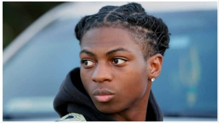 Read more about the article An African-American student was suspended for his dreadlocks. School says it wasn’t discrimination